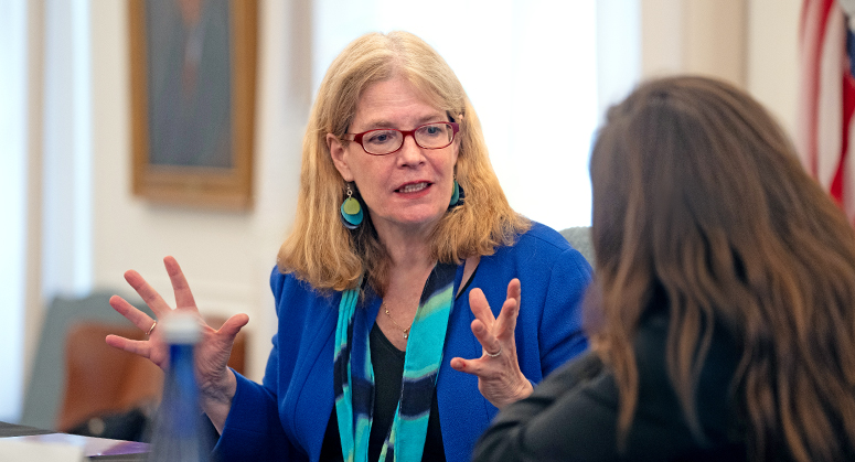 Jennifer Arlen in conversation at an event